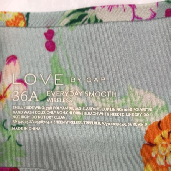 BEAUTIFUL LIGHT BLU W HOT PINK dalias & yellow tiny impatients on this 36A bra💕 - Picture 5 of 8